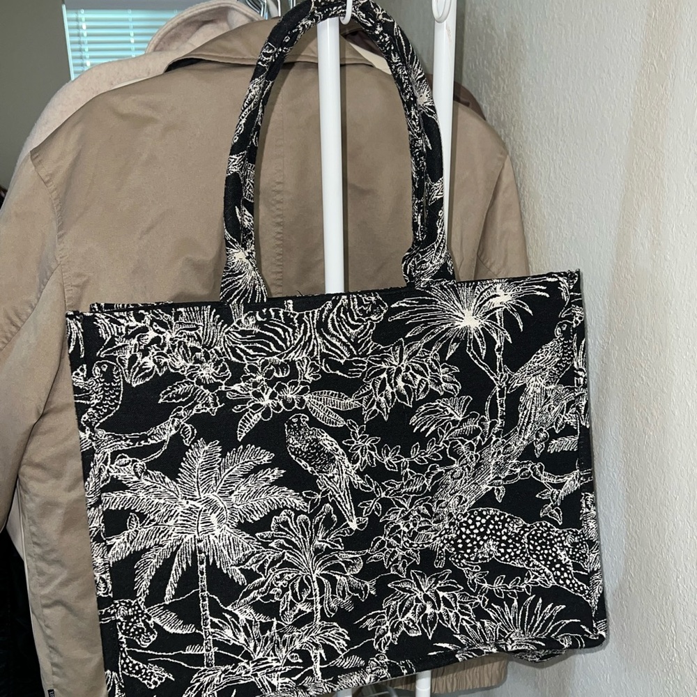H&M Printed Black Tote Bag